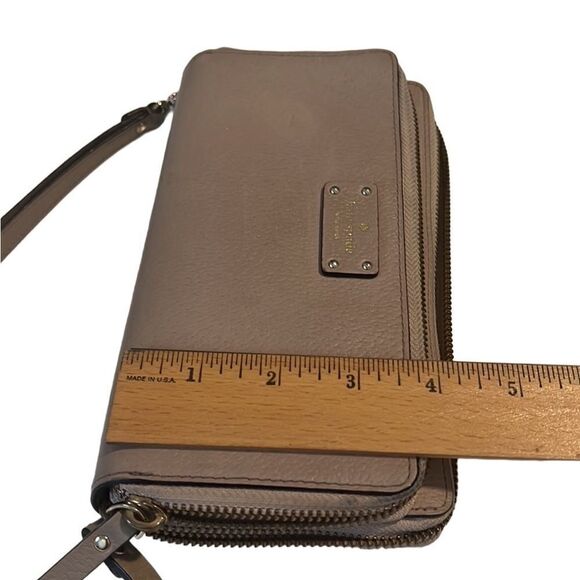 Kate Spade Wellesley Taupe Multiple Slots and Pockets Zip Around Long Wallet - Picture 13 of 13